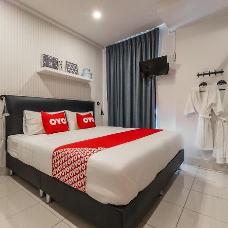 Oyo 960 The Urban Age Deluxe Hotel Bangkok Exterior foto