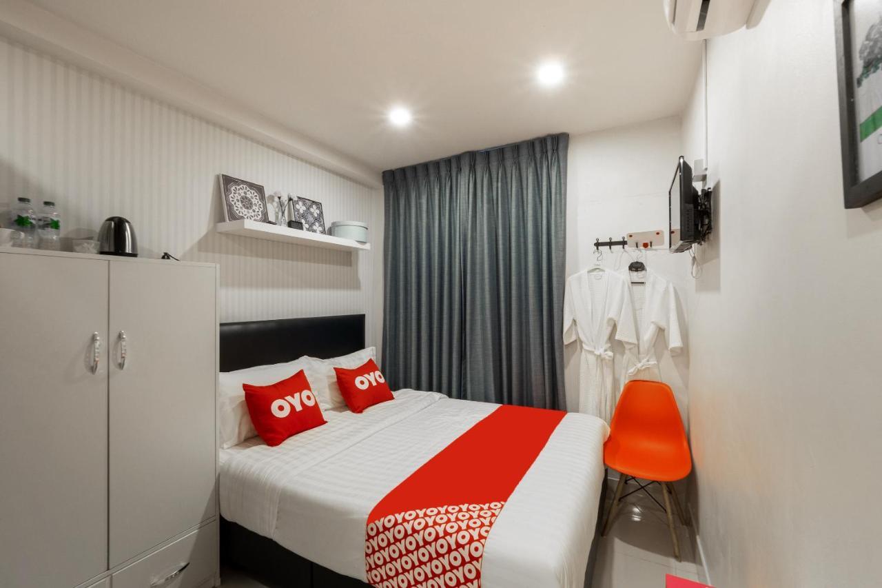 Oyo 960 The Urban Age Deluxe Hotel Bangkok Exterior foto