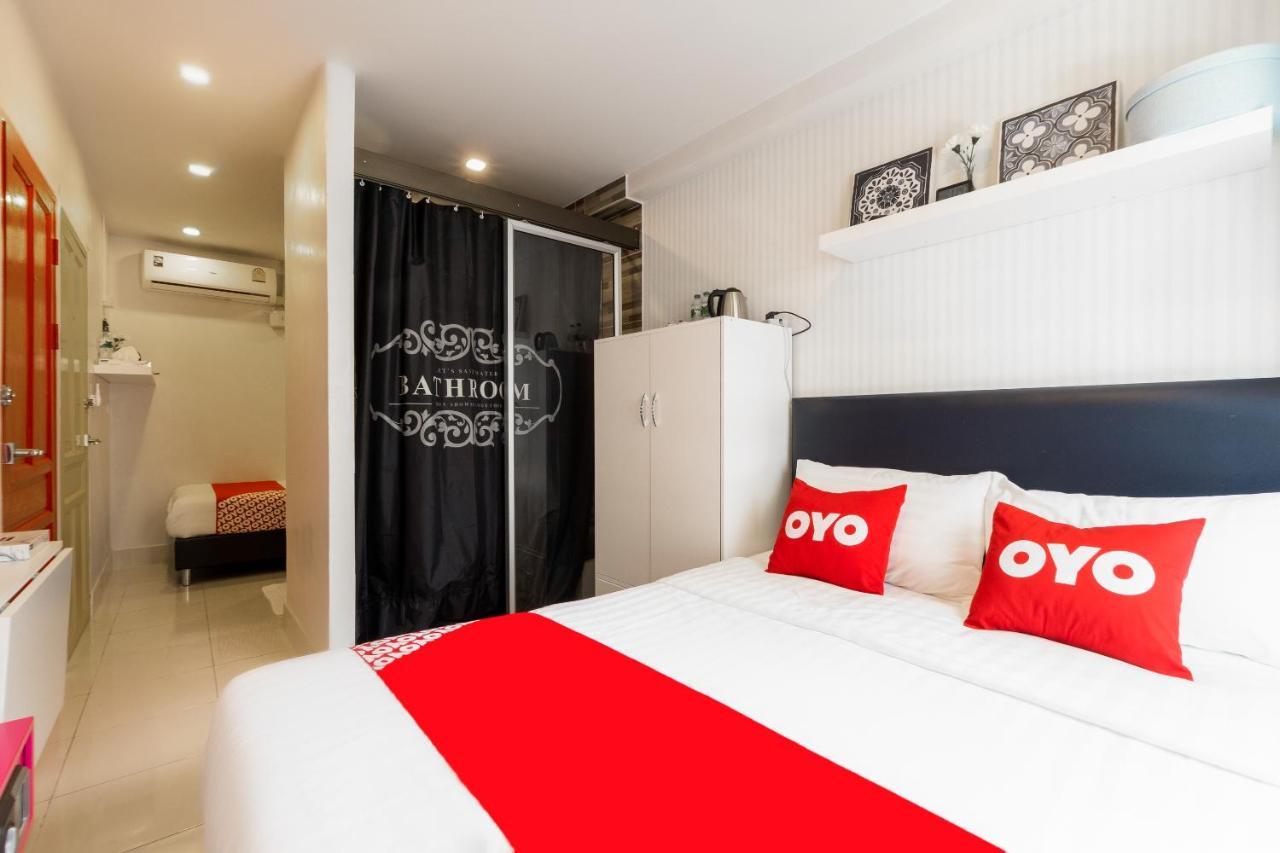 Oyo 960 The Urban Age Deluxe Hotel Bangkok Exterior foto