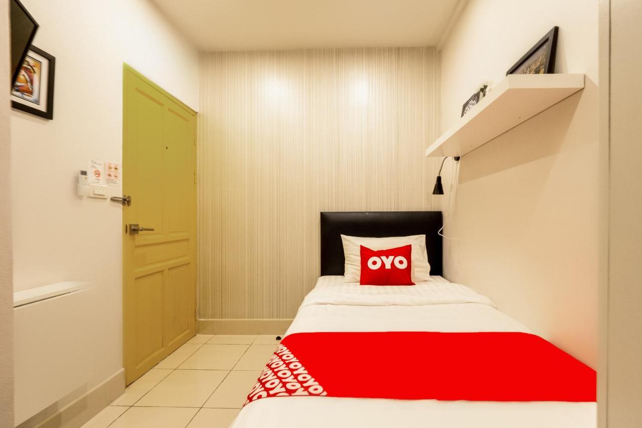 Oyo 960 The Urban Age Deluxe Hotel Bangkok Exterior foto